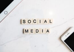 Social-Media-Metriken und Analyse: Die Messung von Erfolg und ROI in den sozialen Medien