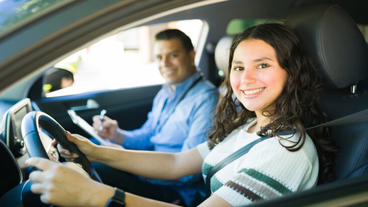Social Media für Fahrschulen: So gewinnen Sie neue Fahrschüler über Instagram und Facebook