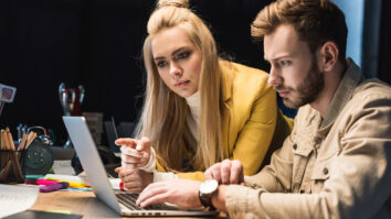 Warum Social-Media-Plattformen wie Meta, TikTok, X, Facebook und Instagram eine Gefahr für westliche Demokratien darstellen – und wie mächtige Akteure diese ausnutzen